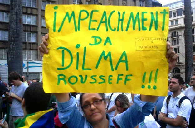 Manifestation récalmant la dehostile à Dilma Rousseff le 15 mars 2015