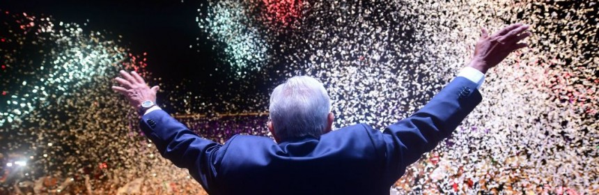Amlo fête sa victoire, le 1er juillet 2018 à Mexico. | Pedro Pardo / AFP
